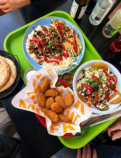 Falafel, Hummus und vegane Bowls bei Dominion Food Revolution